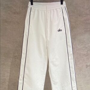ALO Yoga Cream Wide-Leg Elastic Waist Pants M